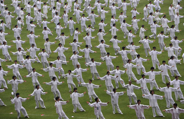 24sport: Participants perform Taiji