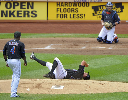 24sport: New York Mets starting pitcher Jonathon Niese falls