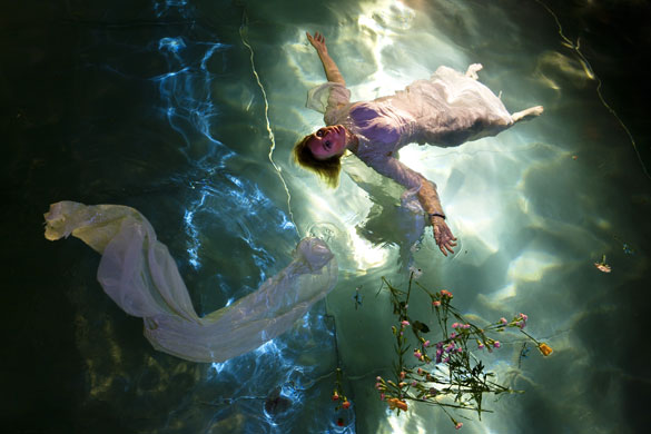 Eyewitness: Ophelia performed in a swimming pool