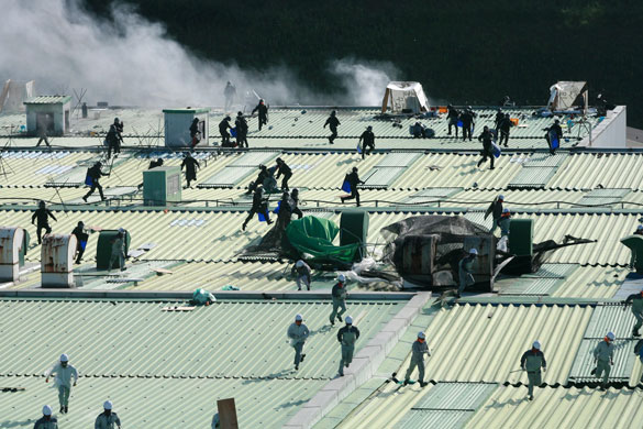 7 August 2009: Pyeongtaek City, South Korea: Unionized workers clash with riot police