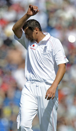 Tom Ashes 4th test day 2: Steve Harmison feels the heat while bowling in the morning.