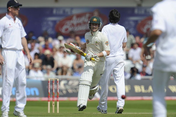 Tom Ashes 4th test day 2: Michael Clarke gets a leading edge off Onions 