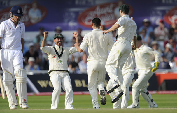 Tom Ashes 4th test day 2: Ricky Ponting celebrates with Mitchell Johnson 