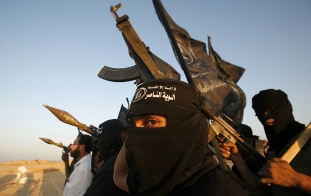 24 hours : Jabalya, Gaza: Palestinian militants  take part in a training drill