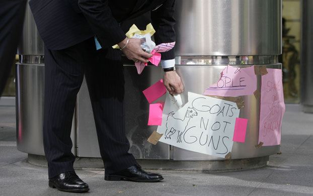 Climate camp: 28 August: Messages written by Climate Camp protesters are removed