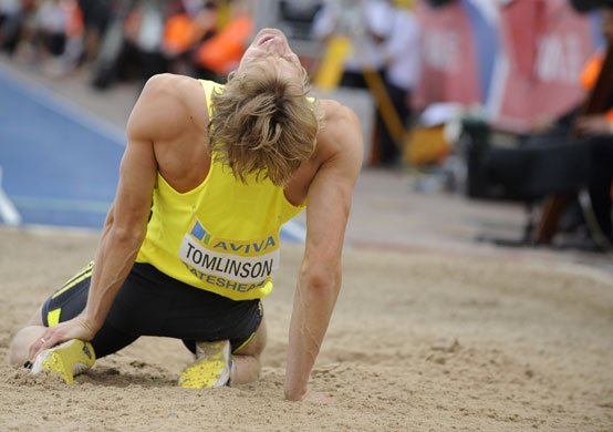 24sport: Britain's Tomlinson reacts