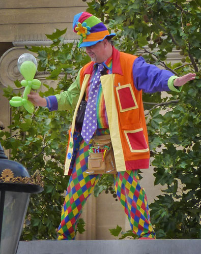 Flickr plinth watch: Balloon fun in Trafalgar Square
