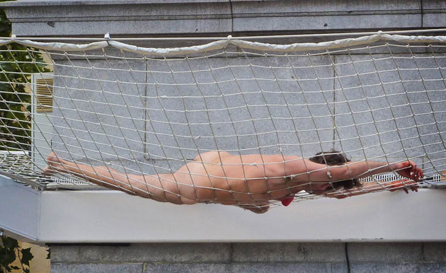 Flickr plinth watch: Gunter, naked on the fourth plinth