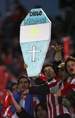 24sport: Paraguay's fans hold up a mock coffin