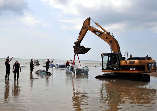 24 hours in pictures: Selimpasa, Turkey: Rescue workers pull out cars that sank in the floods