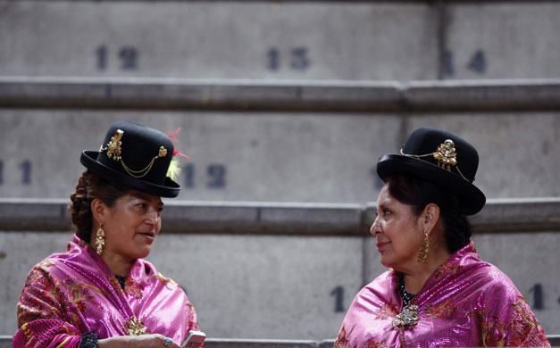 24 hours in pictures: Bolivian women wait for the arrival of President  Evo Morales in Spain