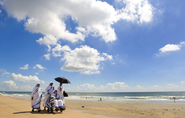 24 hours in pictures: Galveston, Texas, US: A group from Mother Teresa's Missionaries walk 