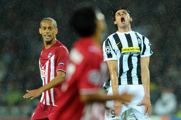 3 champions league: Vincenzo Iaquinta reacts after missing a chance