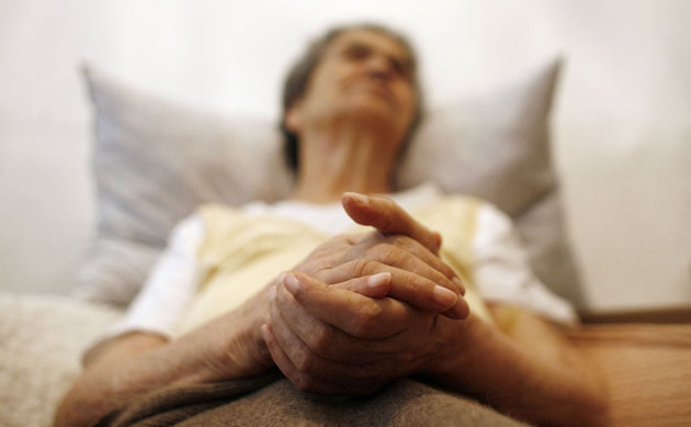 24hours : Alzheimer's disease patient sits in an armchair in her house in Lisbon