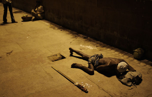 24hours :  An Indian Muslim beggar lays on the ground