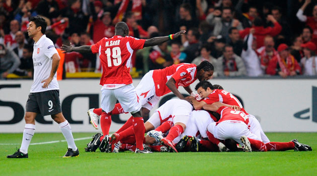 1 wed champions league:  Standard de Liege's Eliaquin Mangala and team-mates celebrate 