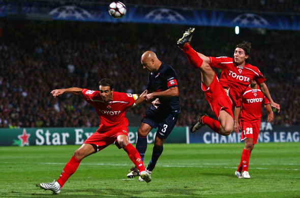 2 wed champions league: Cris of Lyon, Fiorentina's Dario Dainelli and Riccardo Montolivo