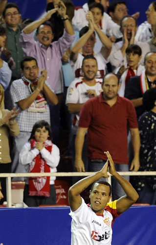2 wed champions league: Sevilla's forward Luis Fabiano and the Sevilla fans celebrate 