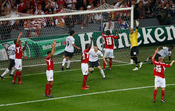 3 wed champions league: Arsenal's Vermaelen celebrates after scoring the equaliser