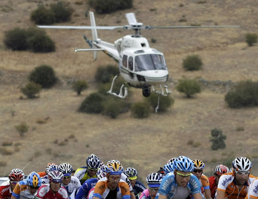 24sport: The peloton rides during the 18th stage 