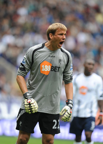 Saturday Premiership : Bolton goalkeeper Jussi Jaaskelainen remonstrates with Fabrice Muamba