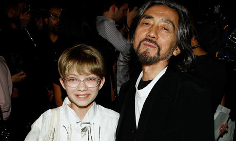 Yohji Yamamoto poses with blogger Tavi Gevinson