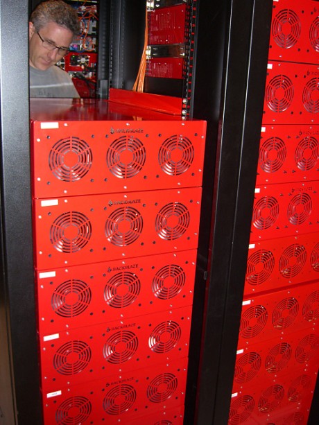 stacking storage pods