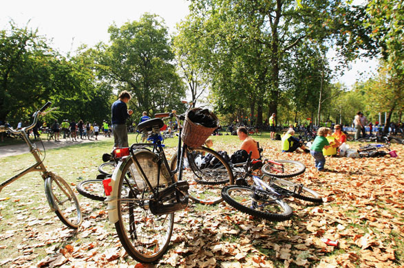 London's Skyride: Riders take a break on the Skyride on The Mall