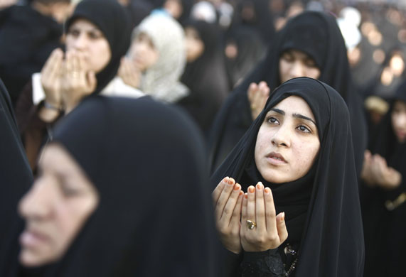 21 September 2009: Baghdad, Iraq: A Shiite Muslim woman prays