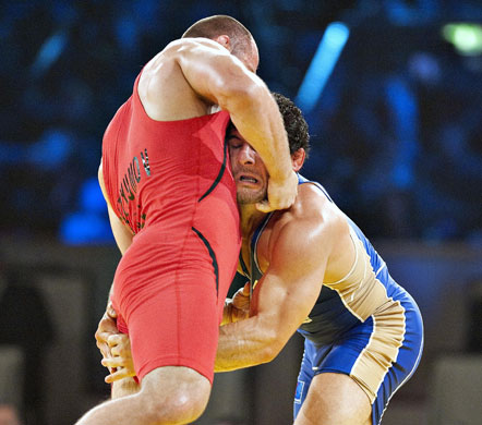 World Wrestling Champs: Khetag Gazyumov grabs Khadzhimurat Gatsalov's head 