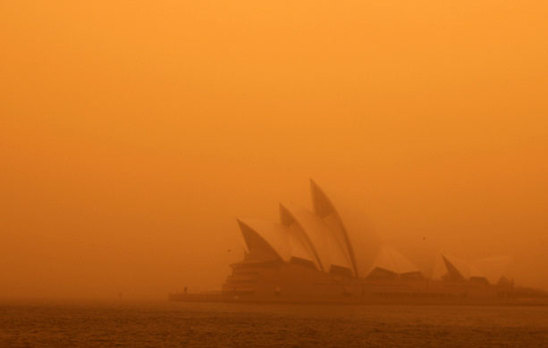 A-dust-storm-blankets-Syd-001.jpg
