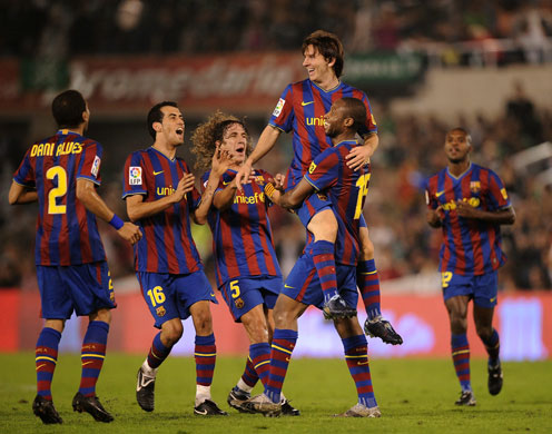 24sport: Lionel Messi is hoisted up by Seydou Keita as they celebrate Messi's goal