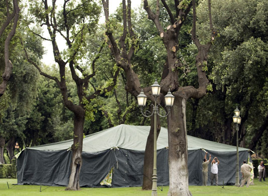 Gaddafi tent : Gaddafi's tent in Rome 2009 