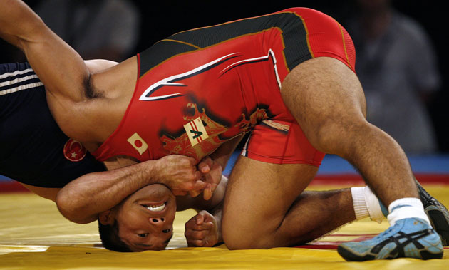 Wrestling: Matsumoto of Japan is held by Yavaser of Turkey