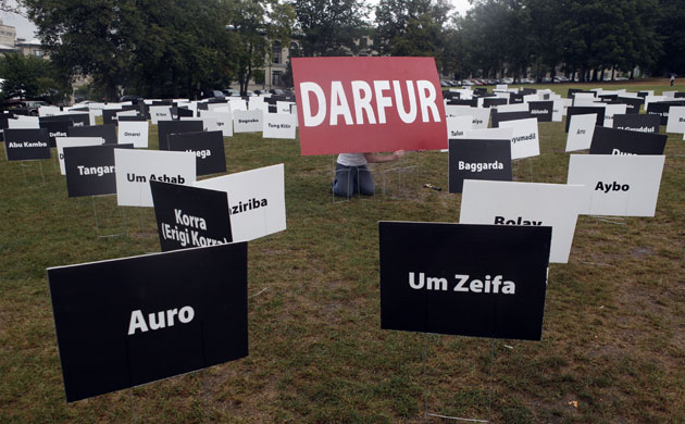 Protest G20 Pittsburgh: signs with the names of Darfur villages destroyed in Sudan