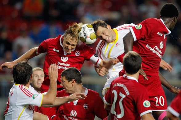 24sport: Kaiserslautern's Martin Amedick and Bayer Leverkusen's Manuel Friedrich