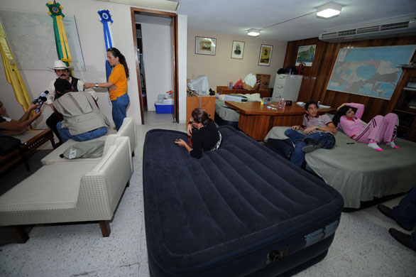 Honduras: Ousted Honduran President Manuel Zelaya answers questions from the press