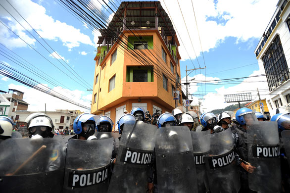 Honduras: Riot squad officers stand guard in Tegucigalpa