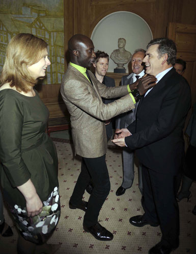 Sarah Brown: watches as designer Ozwald Boateng adjusts the tie of Gordon Brown