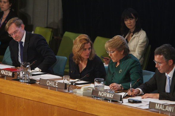 The wives of G20 leaders: Sarah Brown speaks with president of Chile, Michelle Bachelet