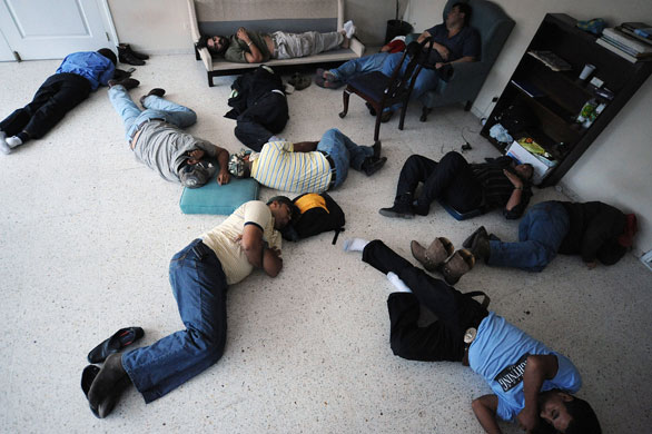 Honduras crisis: Supporters of ousted Honduran President Zelaya sleep on the floor