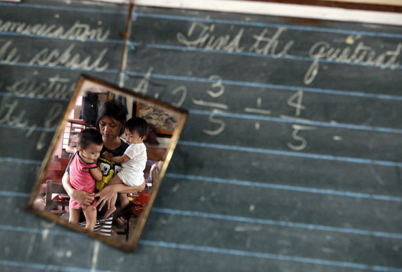 24 hours in pictures: Flooding after Typhoon Ketsana east of Manila