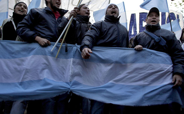 29 September 2009: Buenos Aires, Argentina: Union activists during a protest