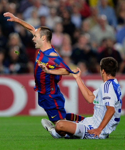 Tuesday Champions League: Yevgen Khacheridi hauls down Andres Iniesta