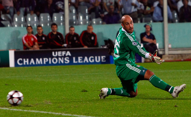 Tuesday 2 Champion League: Liverpool goalkeeper Reina watches as Jovetic gives Fiorentina the lead