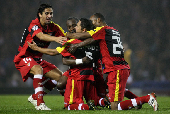 Tuesday3 Champions League: Adriano and team-mates celebrate