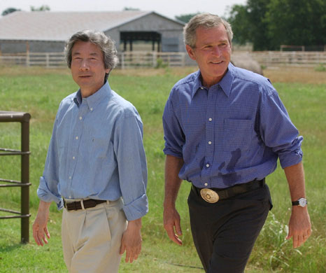 Sweating politicians: President George W Bush and Japanese Prime Minister Junichiro Koizumi 