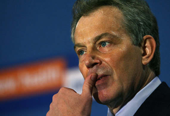 Sweating politicians: British Prime Minister Tony Blair gives a speech on the NHS