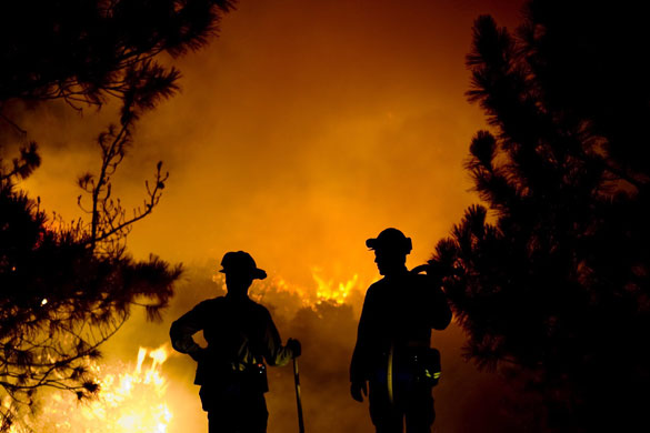 Wildfires in California: Fire crews work to contain the Station fire in the San Gabriel Canyon