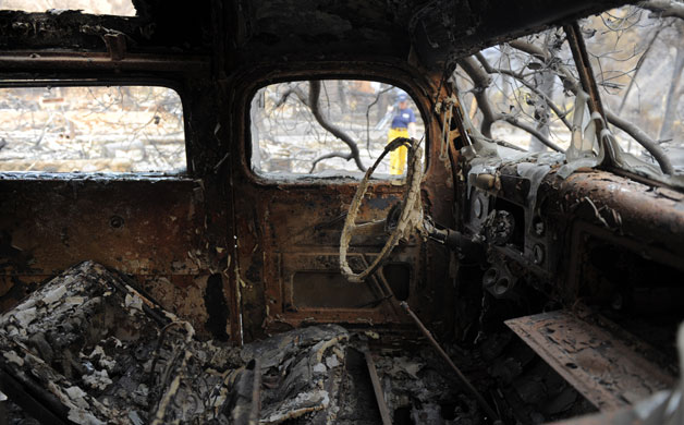 Wildfires in California: A burned car sits among the remains of a home destroyed by the Station Fire